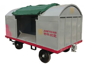 Carreta fechada para movimentação das bagagens dos passageiros