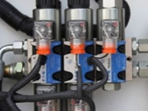  Cummins Euro IV / motor nacional IV + caixa de velocidades da primeira engrenagem são da Okamura